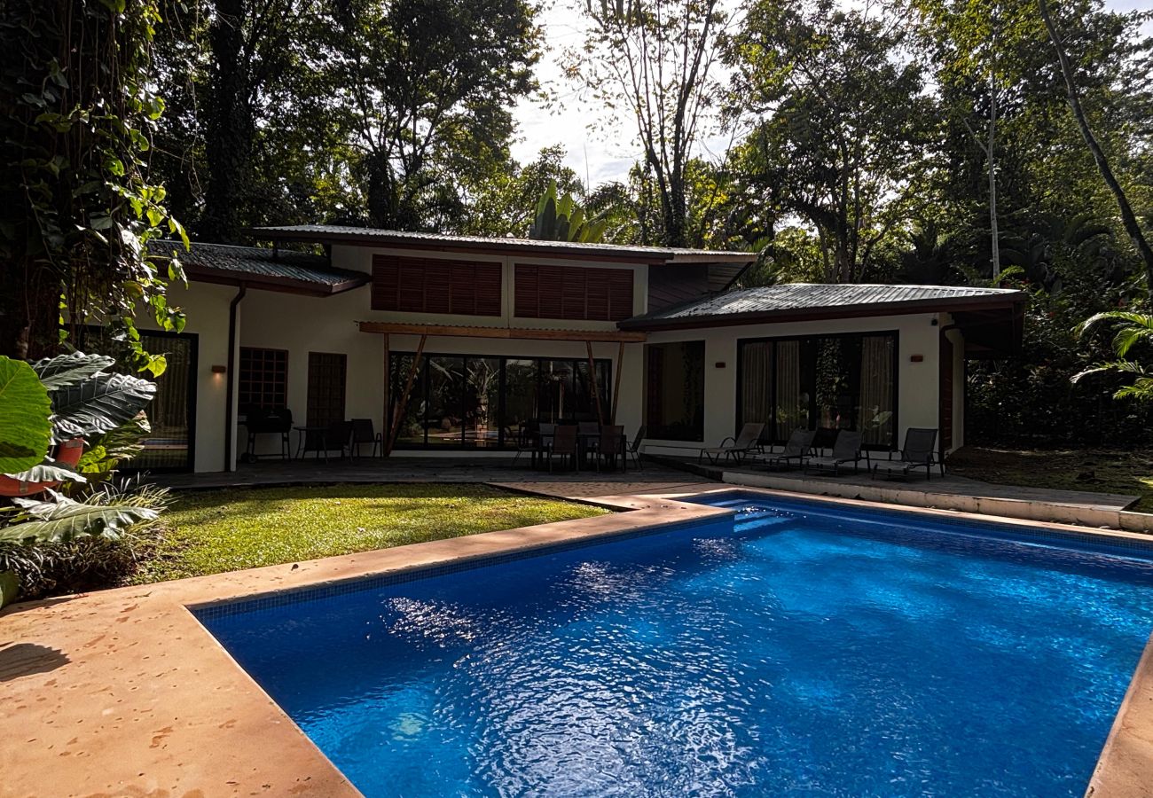 Villa en Playa Chiquita - Villa KAPOKUA Villa en Playa Chiquita - Villa KAPOKUA
