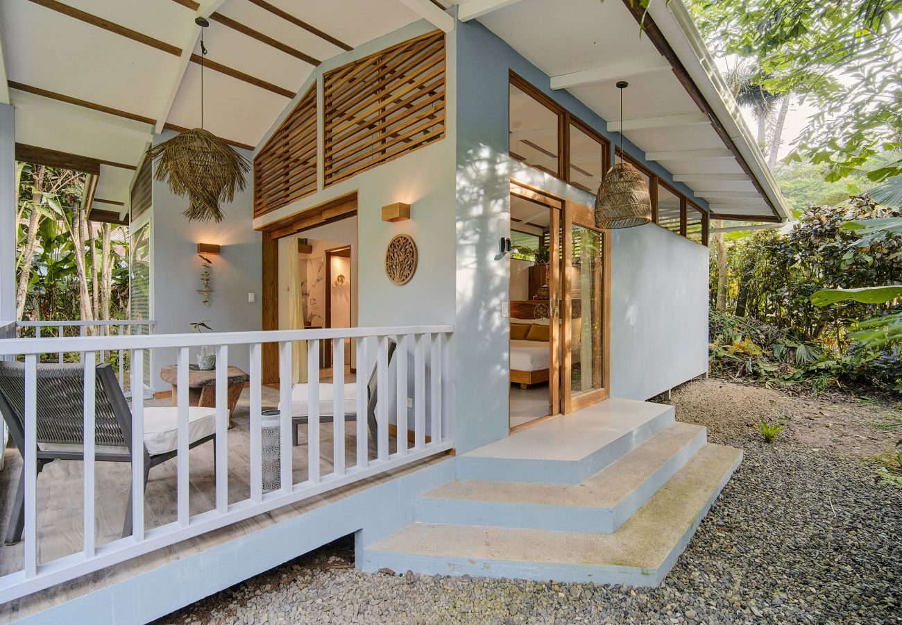 Bungalow en Playa Chiquita - Casa Luna Bungalow en Playa Chiquita - Casa Luna