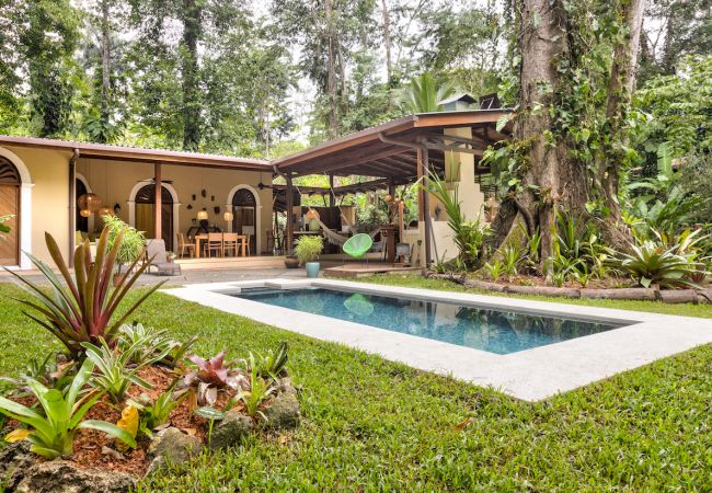 Villa en Playa Chiquita - Villa Color Caribe Tropical Dreams Villa en Playa Chiquita - Villa Color Caribe Tropical Dreams