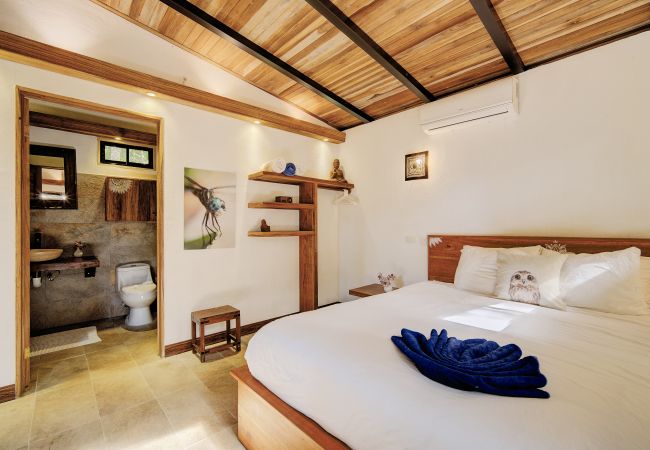 Apartamento en Playa Chiquita - Casita Samsari a 2 pasos de la Playa y A/C Apartamento en Playa Chiquita - Casita Samsari a 2 pasos de la Playa y A/C