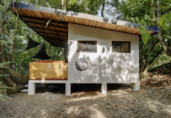 Apartamento en Playa Chiquita - Casita Samsari a 2 pasos de la Playa y A/C Apartamento en Playa Chiquita - Casita Samsari a 2 pasos de la Playa y A/C