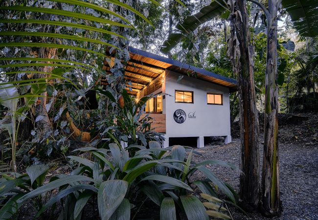 Apartamento en Playa Chiquita - Casita Samsari a 2 pasos de la Playa y A/C Apartamento en Playa Chiquita - Casita Samsari a 2 pasos de la Playa y A/C