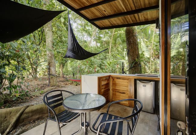 Apartamento en Playa Chiquita - Casita Samsari a 2 pasos de la Playa y A/C Apartamento en Playa Chiquita - Casita Samsari a 2 pasos de la Playa y A/C