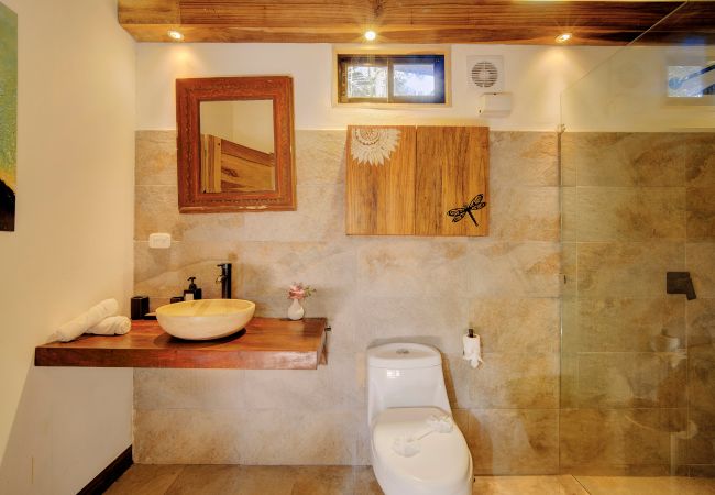 Apartamento en Playa Chiquita - Casita Samsari a 2 pasos de la Playa y A/C Apartamento en Playa Chiquita - Casita Samsari a 2 pasos de la Playa y A/C