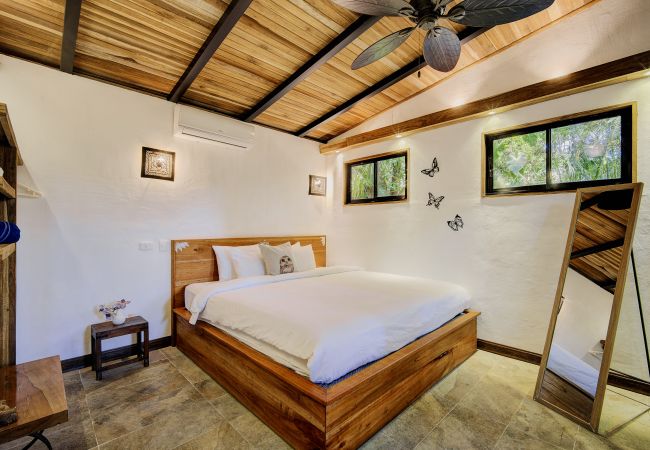 Apartamento en Playa Chiquita - Casita Samsari a 2 pasos de la Playa y A/C Apartamento en Playa Chiquita - Casita Samsari a 2 pasos de la Playa y A/C