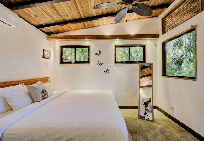 Apartamento en Playa Chiquita - Casita Samsari a 2 pasos de la Playa y A/C Apartamento en Playa Chiquita - Casita Samsari a 2 pasos de la Playa y A/C