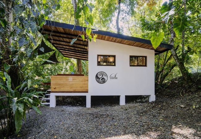 Apartamento en Playa Chiquita - Casita Samsari a 2 pasos de la Playa y A/C Apartamento en Playa Chiquita - Casita Samsari a 2 pasos de la Playa y A/C