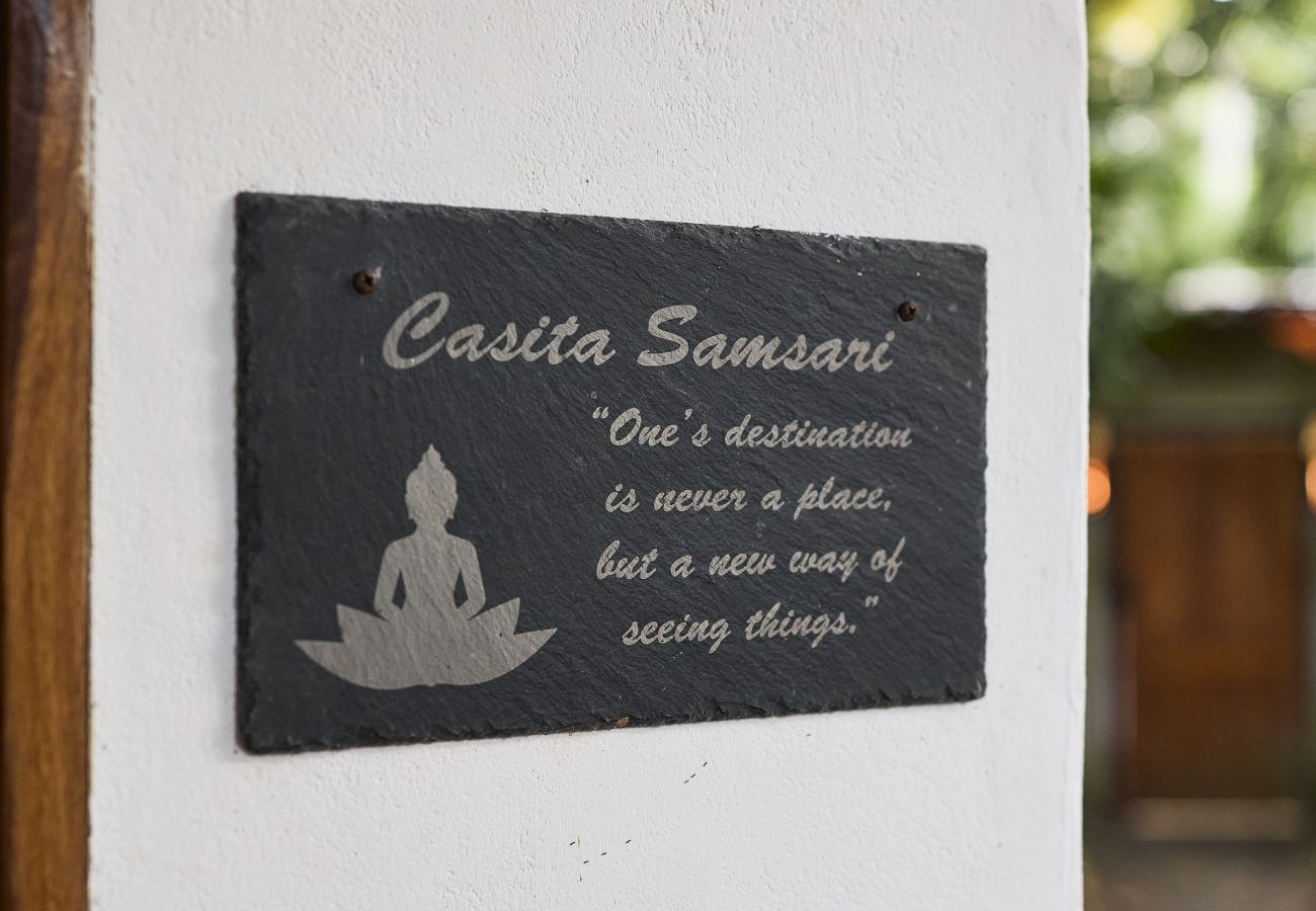 Apartamento en Playa Chiquita - Casita Samsari a 2 pasos de la Playa y A/C Apartamento en Playa Chiquita - Casita Samsari a 2 pasos de la Playa y A/C