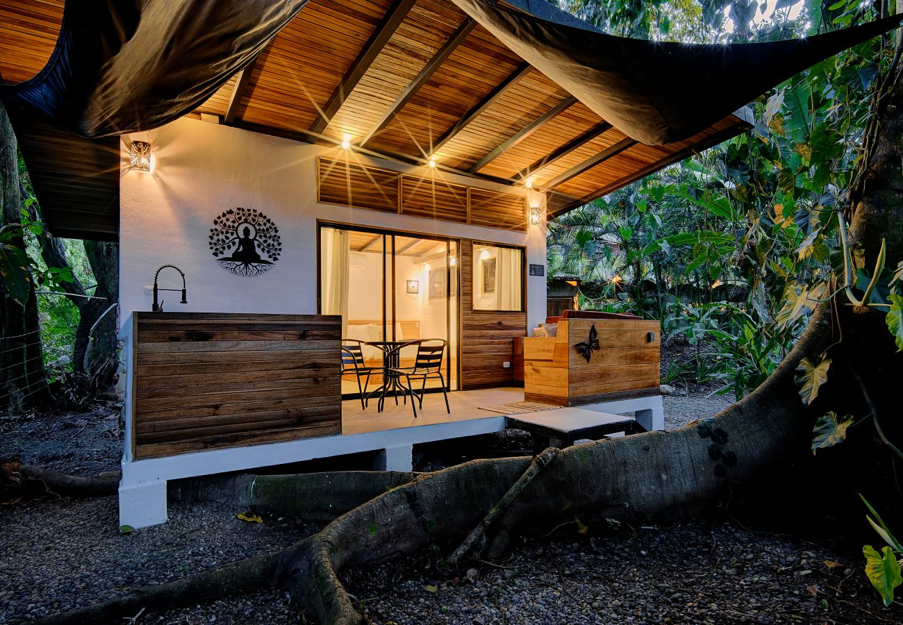 Apartamento en Playa Chiquita - Casita Samsari a 2 pasos de la Playa y A/C Apartamento en Playa Chiquita - Casita Samsari a 2 pasos de la Playa y A/C