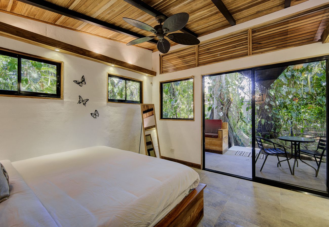 Apartamento en Playa Chiquita - Casita Samsari a 2 pasos de la Playa y A/C Apartamento en Playa Chiquita - Casita Samsari a 2 pasos de la Playa y A/C