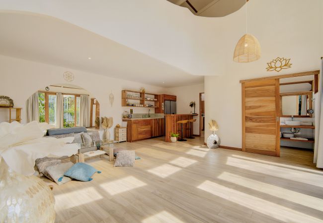 Estudio en Playa Chiquita - Mermaid Temple Yoga Studio Estudio en Playa Chiquita - Mermaid Temple Yoga Studio