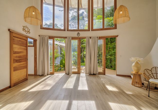 Estudio en Playa Chiquita - Mermaid Temple Yoga Studio Estudio en Playa Chiquita - Mermaid Temple Yoga Studio