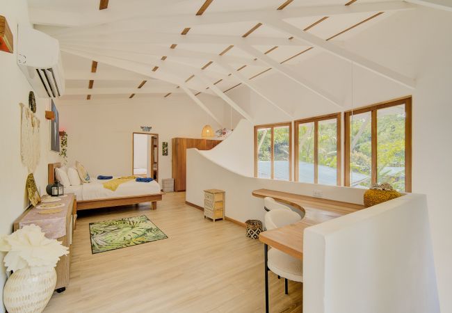 Estudio en Playa Chiquita - Mermaid Temple Yoga Studio Estudio en Playa Chiquita - Mermaid Temple Yoga Studio