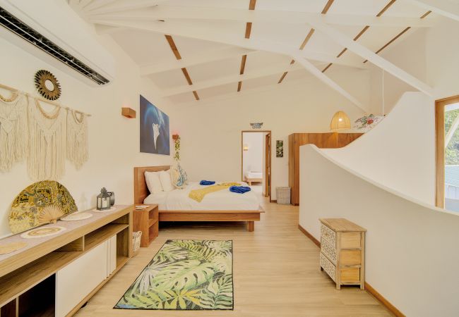 Estudio en Playa Chiquita - Mermaid Temple Yoga Studio Estudio en Playa Chiquita - Mermaid Temple Yoga Studio