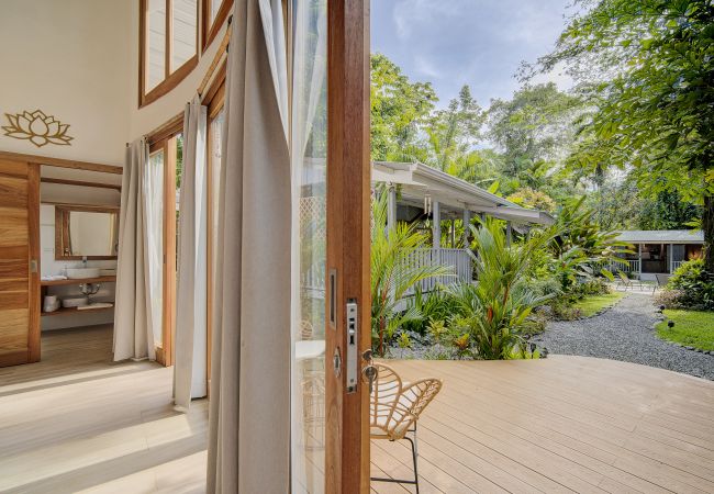 Estudio en Playa Chiquita - Mermaid Temple Yoga Studio Estudio en Playa Chiquita - Mermaid Temple Yoga Studio