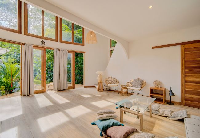 Estudio en Playa Chiquita - Mermaid Temple Yoga Studio Estudio en Playa Chiquita - Mermaid Temple Yoga Studio