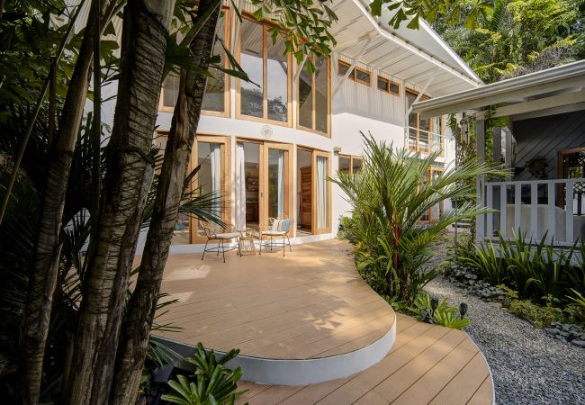 Estudio en Playa Chiquita - Mermaid Temple Yoga Studio Estudio en Playa Chiquita - Mermaid Temple Yoga Studio