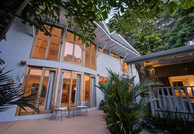 Estudio en Playa Chiquita - Mermaid Temple Yoga Studio Estudio en Playa Chiquita - Mermaid Temple Yoga Studio