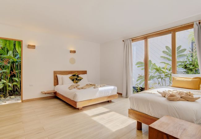 Villa en Playa Chiquita - Mermaid Yoga Temple + Studio Apartments Villa en Playa Chiquita - Mermaid Yoga Temple + Studio Apartments