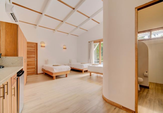 Villa en Playa Chiquita - Mermaid Yoga Temple + Studio Apartments Villa en Playa Chiquita - Mermaid Yoga Temple + Studio Apartments