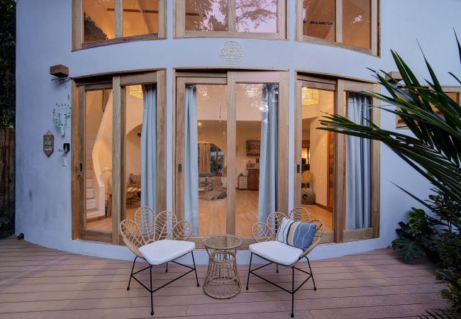 Villa en Playa Chiquita - Mermaid Yoga Temple + Studio Apartments Villa en Playa Chiquita - Mermaid Yoga Temple + Studio Apartments