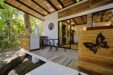 Apartment in Playa Chiquita - Casita Samsari a 2 pasos de la Playa y A/C